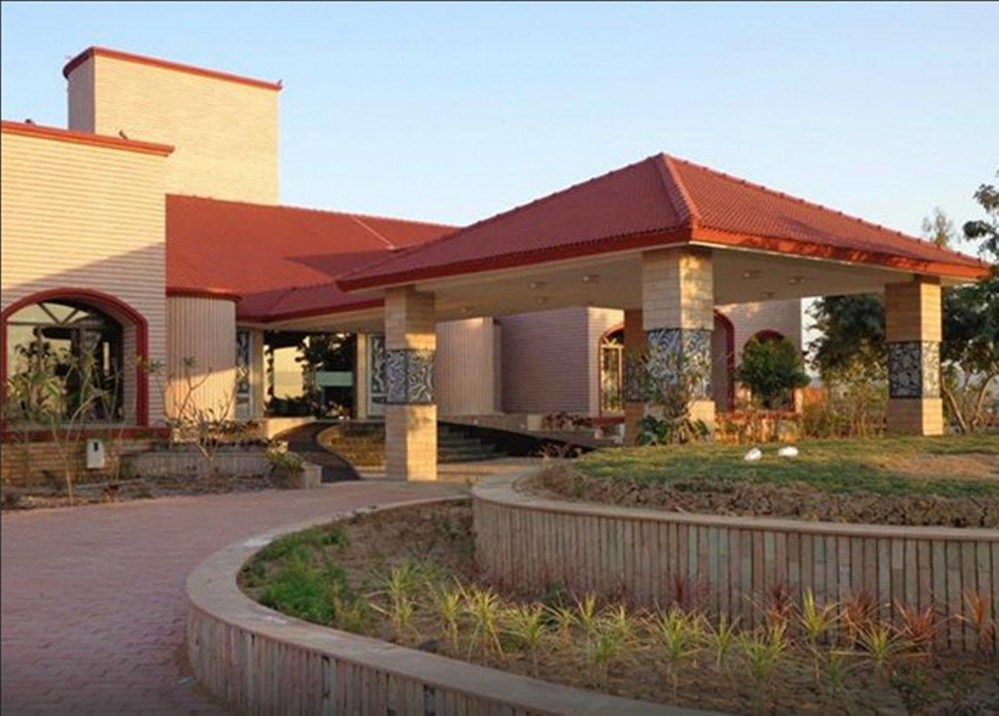 Regenta Resort Bhuj By Royal Orchid Hotels Limited Exterior foto